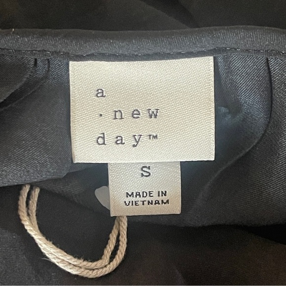 a new day Black Long-Sleeve Scoop Neck Pleated Blouse - Picture 4 of 4